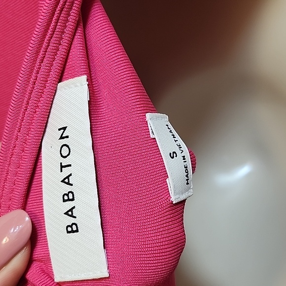 Aritzia Babaton Contour Romamtic Magenta Short Sleeve Square Neck Bodysuit Sz S - Picture 14 of 16